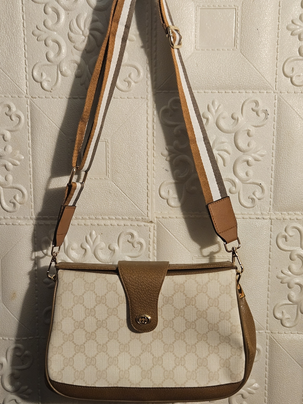 Gucci Ivory Brown SUPREME GG Intelocking Crossbody Shoulder Bag Authentic
